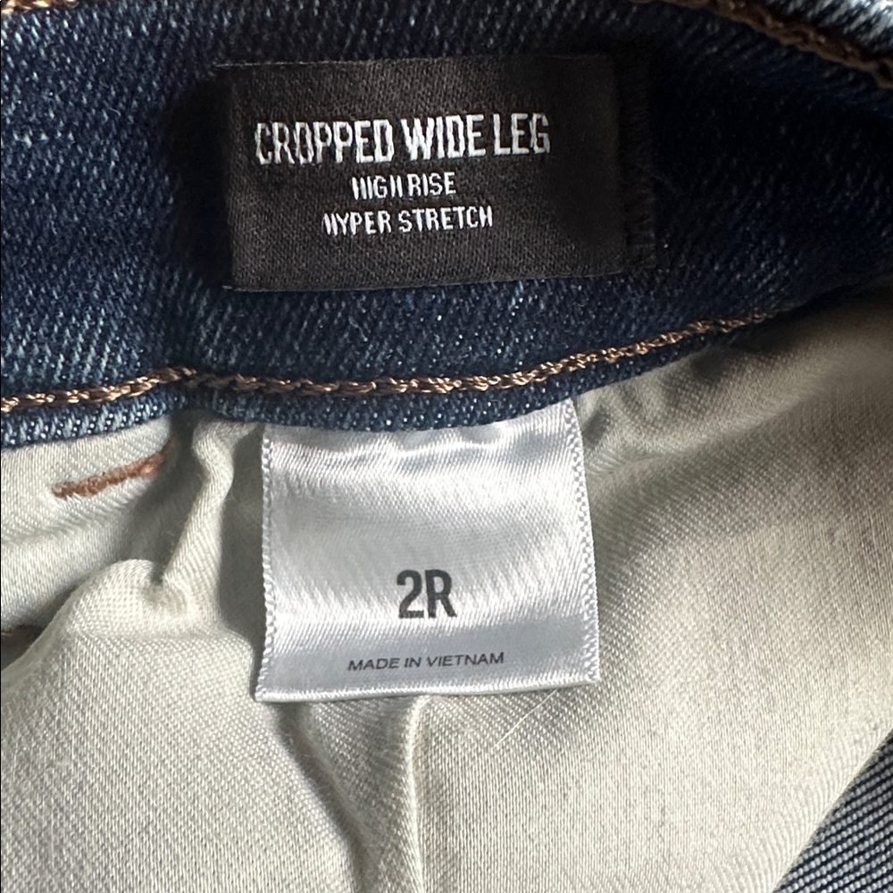 EXPRESS High Rise Wide Leg Cropped Jeans - Picture 3 of 6